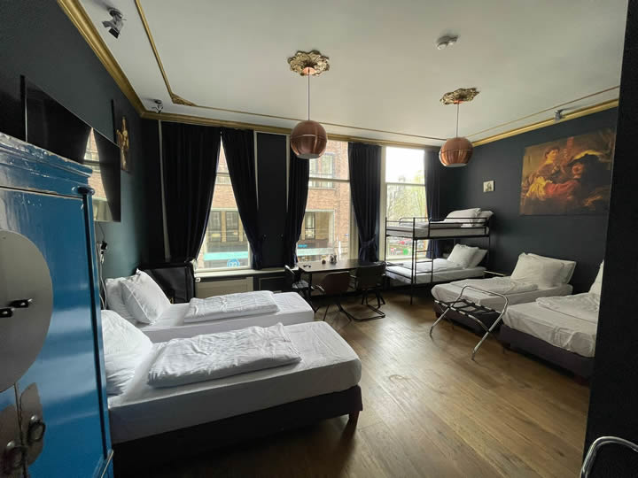 Amsterdam Rembrandt Square City Center  Hotel: 6-person room