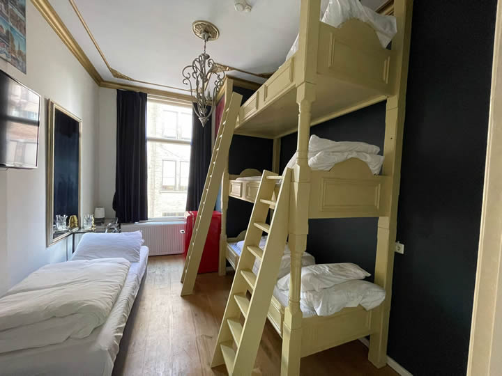 Amsterdam Rembrandt Square City Center  Hotel: 4-person room (3bk)