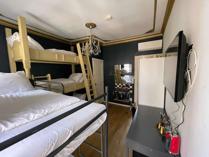 Amsterdam Rembrandt Square City Center  Hotel: 5-person room (non-balcony)